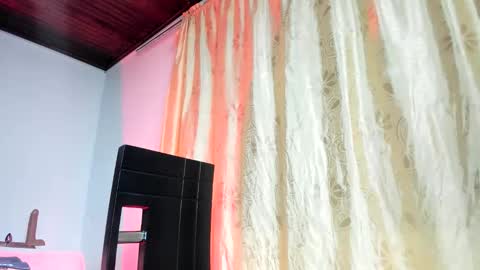 Aliciaparaisss online show from April 8, 3:06 am