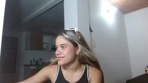 Snapshot of little_babyboo_ chatting on June 18, 2:56 am Catalina online show from June 18, 2:56 am