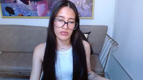 little_bunnyy_ online show from March 19, 1:48 pm