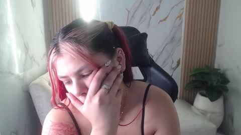 Snapshot of little_cherry_b chatting on November 1, 8:00 pm Cherri online show from November 1, 8:00 pm