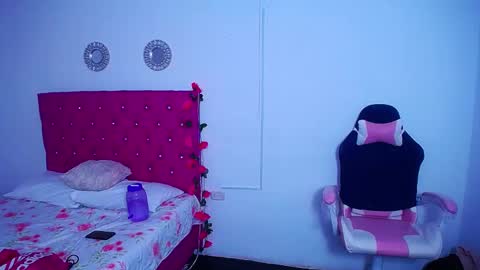 Snapshot of little_flower4you chatting on December 30, 6:16 pm mai rojas online show from December 30, 6:16 pm