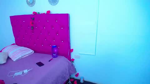 Snapshot of little_flower4you chatting on January 5, 12:09 am mai rojas online show from January 5, 12:09 am
