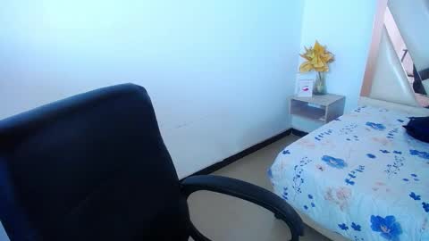 Snapshot of little_flower4you chatting on January 9, 10:09 pm mai rojas online show from January 9, 10:09 pm