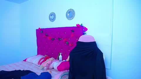 Snapshot of little_flower4you chatting on January 17, 1:25 am mai rojas online show from January 17, 1:25 am