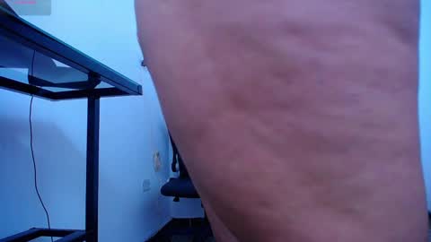 Snapshot of little_flower4you chatting on January 25, 2:47 am mai rojas online show from January 25, 2:47 am