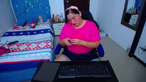 Snapshot of little_flower4you chatting on February 11, 7:27 pm mai rojas online show from February 11, 7:27 pm
