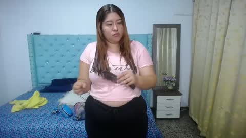 Snapshot of little_flower4you chatting on September 18, 12:40 pm mai rojas online show from September 18, 12:40 pm