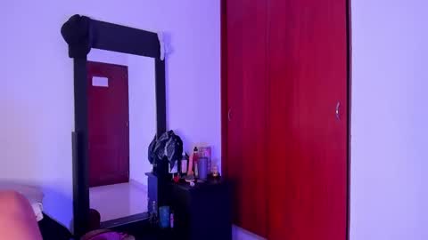 Snapshot of little_kayla_ chatting on December 6, 11:36 pm kayla Instagram kayla 71082 online show from December 6, 11:36 pm