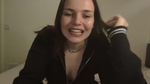 Snapshot of little_kinky_gal chatting on October 20, 7:47 pm little_kinky_gal online show from October 20, 7:47 pm