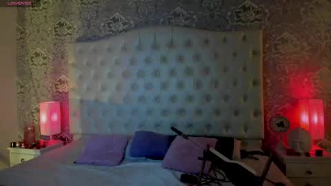 little_lilith_apple online show from November 26, 11:11 am