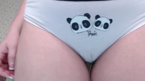 Snapshot of little_pearl_ chatting on October 23, 5:07 am Adaline online show from October 23, 5:07 am