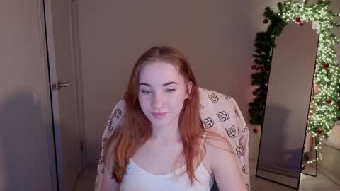 Snapshot of little_pretty_woman chatting on December 17, 11:38 pm little_pretty_woman online show from December 17, 11:38 pm