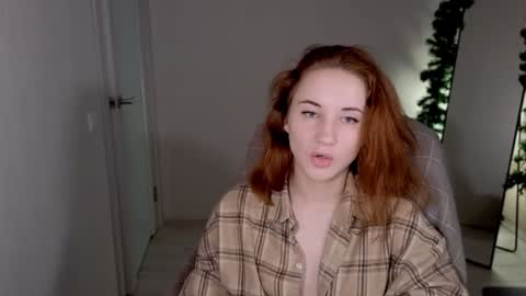 Snapshot of little_pretty_woman chatting on January 31, 4:38 pm little_pretty_woman online show from January 31, 4:38 pm
