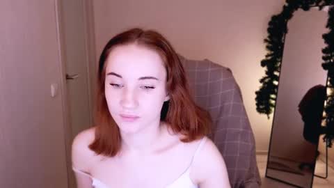 Snapshot of little_pretty_woman chatting on February 10, 10:51 pm little_pretty_woman online show from February 10, 10:51 pm