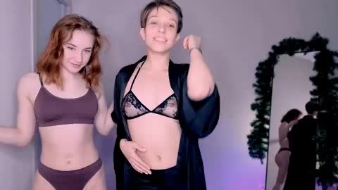 Snapshot of little_pretty_woman chatting on February 11, 7:38 pm little_pretty_woman online show from February 11, 7:38 pm