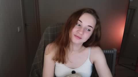 Snapshot of little_pretty_woman chatting on September 24, 7:28 pm little_pretty_woman online show from September 24, 7:28 pm