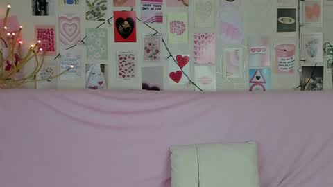 Snapshot of little_radiant_sun chatting on July 5, 7:37 am Kriss online show from July 5, 7:37 am