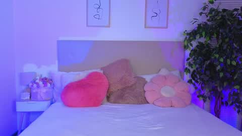 Snapshot of little_siin chatting on June 7, 9:07 pm little_siin online show from June 7, 9:07 pm