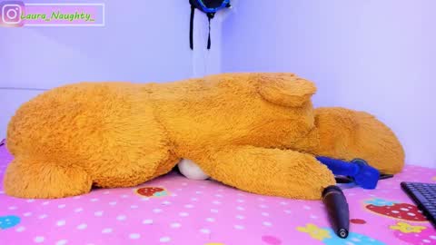 Snapshot of little_tatis chatting on December 17, 6:42 pm Im Laura. buy my contentcompra mi contenido offline online show from December 17, 6:42 pm