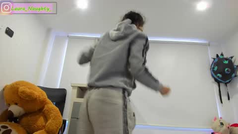 Snapshot of little_tatis chatting on January 13, 8:48 pm Im Laura. buy my contentcompra mi contenido offline online show from January 13, 8:48 pm