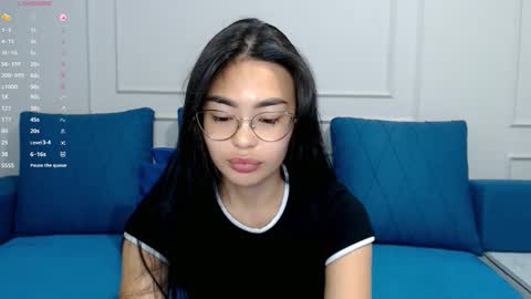 Snapshot of little_v1rgin_angel chatting on October 13, 4:18 pm Kwan online show from October 13, 4:18 pm