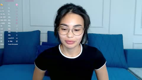 Snapshot of little_v1rgin_angel chatting on October 14, 9:43 am Kwan online show from October 14, 9:43 am