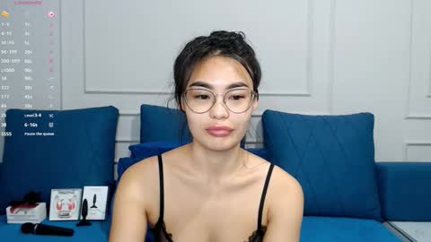 Snapshot of little_v1rgin_angel chatting on November 10, 12:37 pm Kwan online show from November 10, 12:37 pm