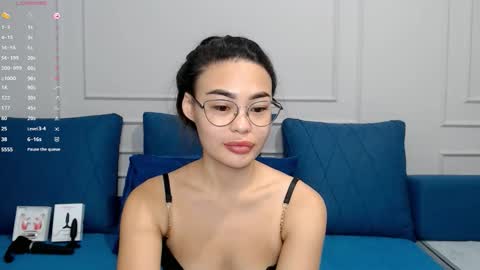 Snapshot of little_v1rgin_angel chatting on November 13, 3:22 pm Kwan online show from November 13, 3:22 pm