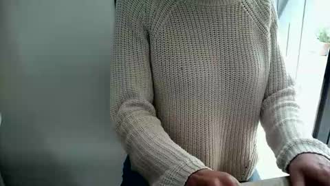 Snapshot of littleaura chatting on April 22, 1:34 pm LittleAura online show from April 22, 1:34 pm