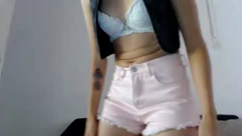 Snapshot of littlebell44 chatting on June 11, 2:48 pm sofia online show from June 11, 2:48 pm
