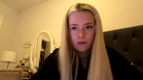 Snapshot of littleblonde010 chatting on November 16, 7:41 pm Littleblonde010 online show from November 16, 7:41 pm