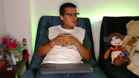 Manu online show from April 12, 2:49 am