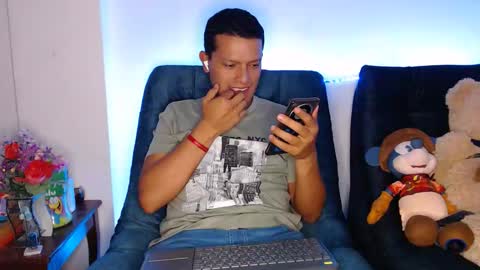 Snapshot of littledicklatin chatting on April 27, 2:53 am Manu online show from April 27, 2:53 am