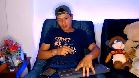 Snapshot of littledicklatin chatting on May 18, 2:51 am Manu online show from May 18, 2:51 am