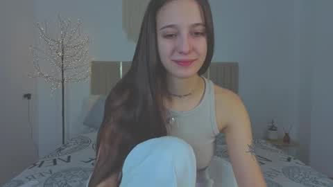 Snapshot of littlee_cherry18 chatting on December 5, 7:50 am Lana online show from December 5, 7:50 am