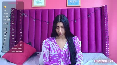 Snapshot of littlee_emilyy_ chatting on December 12, 6:53 pm Emily online show from December 12, 6:53 pm