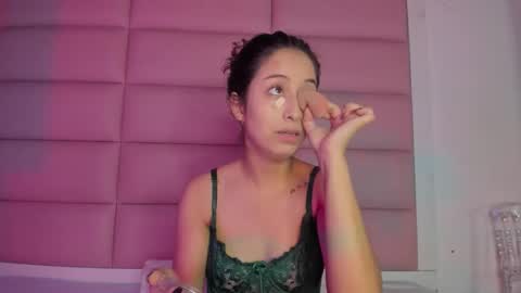 littlee_emma_ online show from December 18, 3:12 am