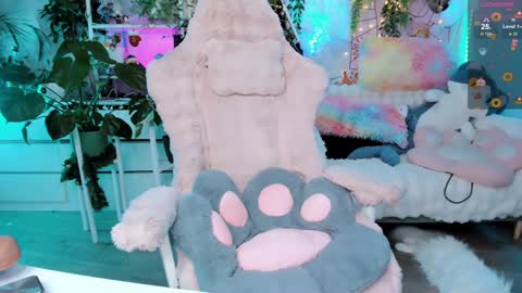 Snapshot of littleflufflepuff chatting on February 3, 8:24 pm Riza Riri Puff online show from February 3, 8:24 pm