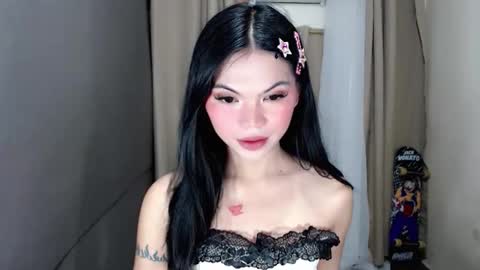 littlelace_ online show from April 9, 11:10 pm