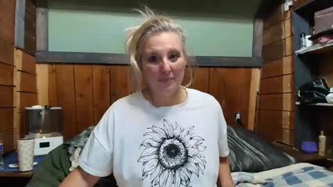 lisanixs online show from March 28, 4:23 am