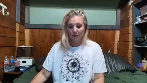 lisanixs online show from April 15, 6:59 pm