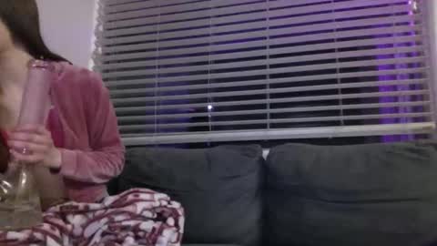 littlelovergirllindz online show from January 9, 2:47 am