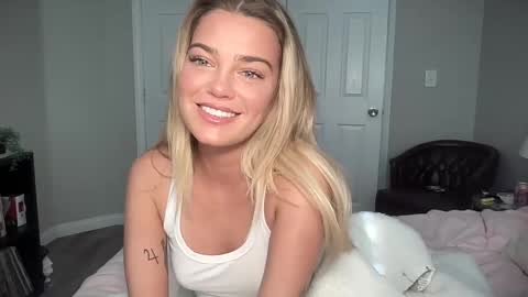 Snapshot of littlemaryjane19 chatting on January 15, 7:12 pm Marciabrady online show from January 15, 7:12 pm