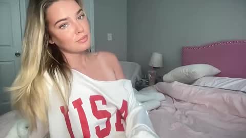 Snapshot of littlemaryjane19 chatting on January 16, 6:59 pm Marciabrady online show from January 16, 6:59 pm