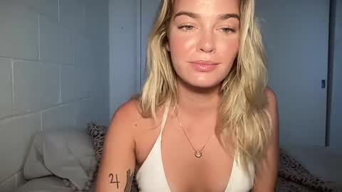 Snapshot of littlemaryjane19 chatting on March 3, 7:49 pm Marciabrady online show from March 3, 7:49 pm