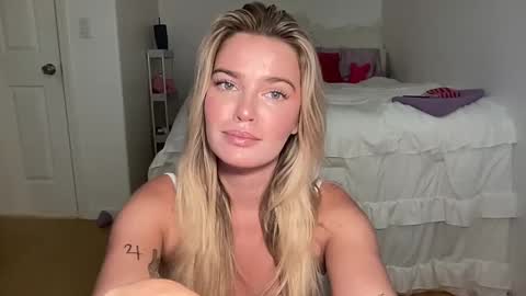 Snapshot of littlemaryjane19 chatting on September 9, 7:02 pm Marciabrady online show from September 9, 7:02 pm