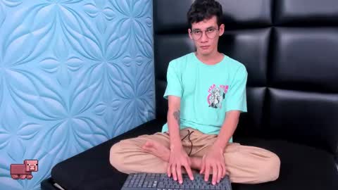 MAX online show from September 24, 12:30 pm