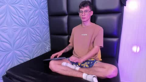 MAX online show from October 2, 12:01 pm