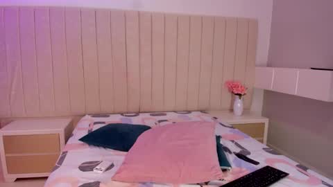 im olivia IG littleolivia01 online show from March 13, 1:51 pm