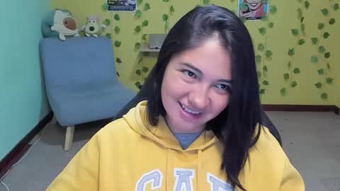 Mia  Wednesday to Sunday 730 am to 1030 am Colombian Hour D online show from November 21, 4:33 am